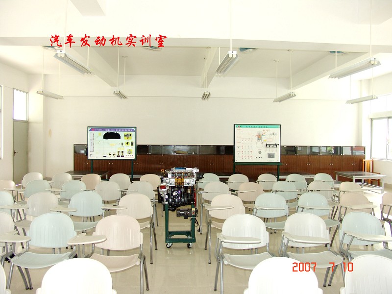 汽车发动机实训室.jpg