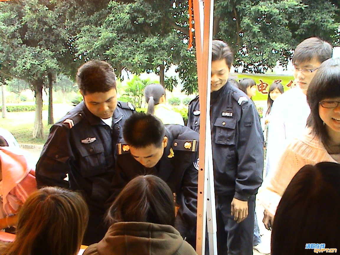 5校警卫.JPG