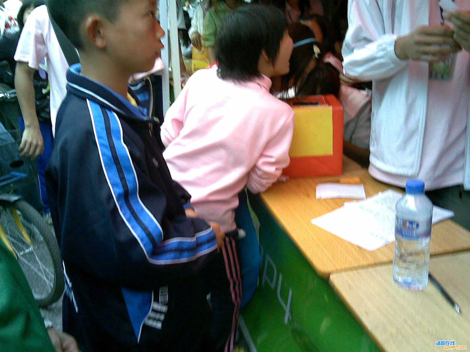 6小朋友都来捧场.jpg
