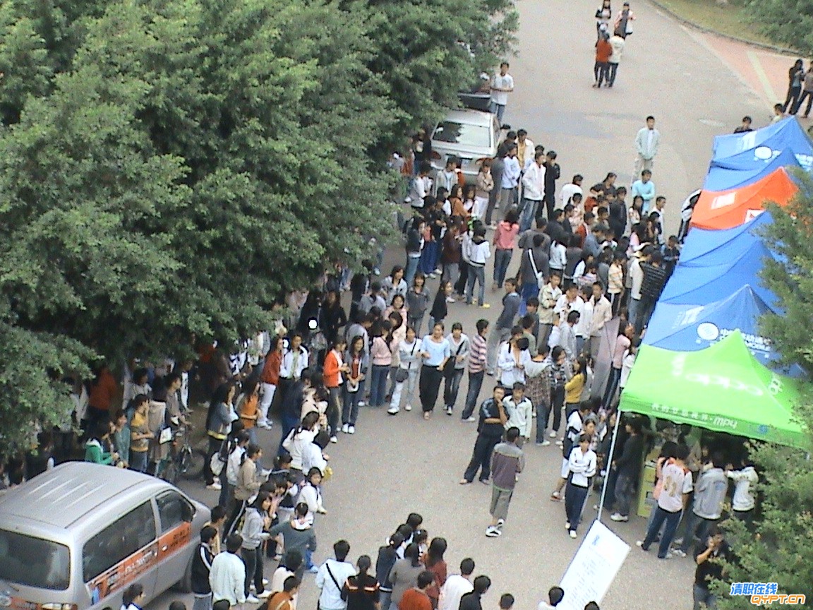 3好多人.JPG