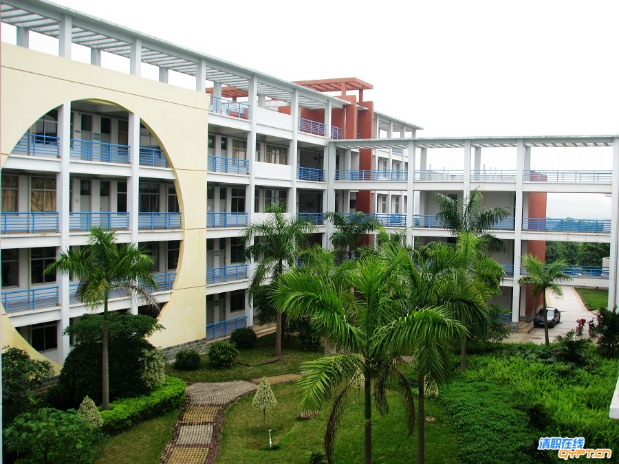 教学楼一角.jpg