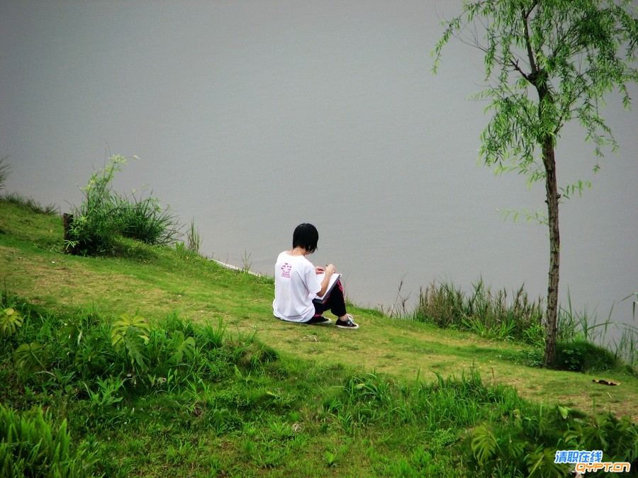在水一边.jpg