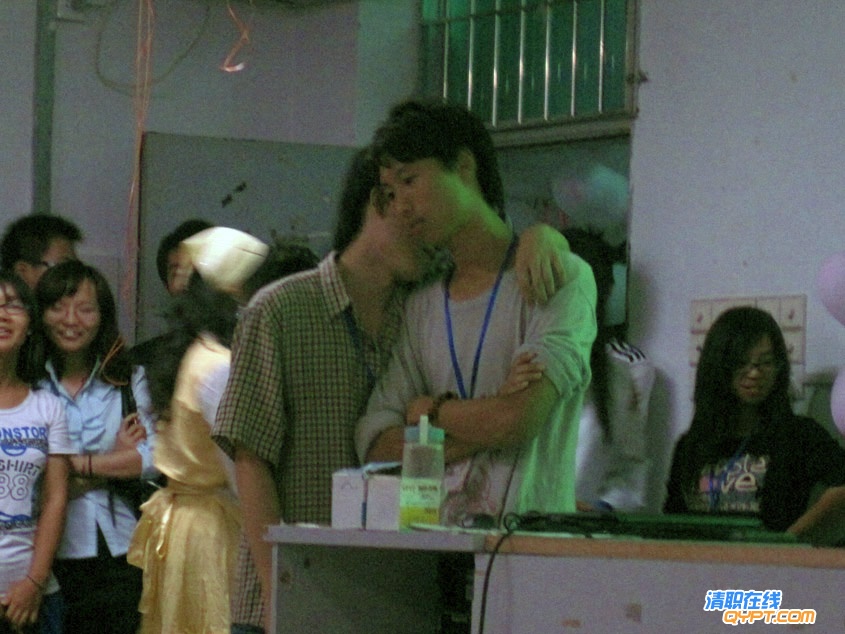 =_,=这两只在干嘛
